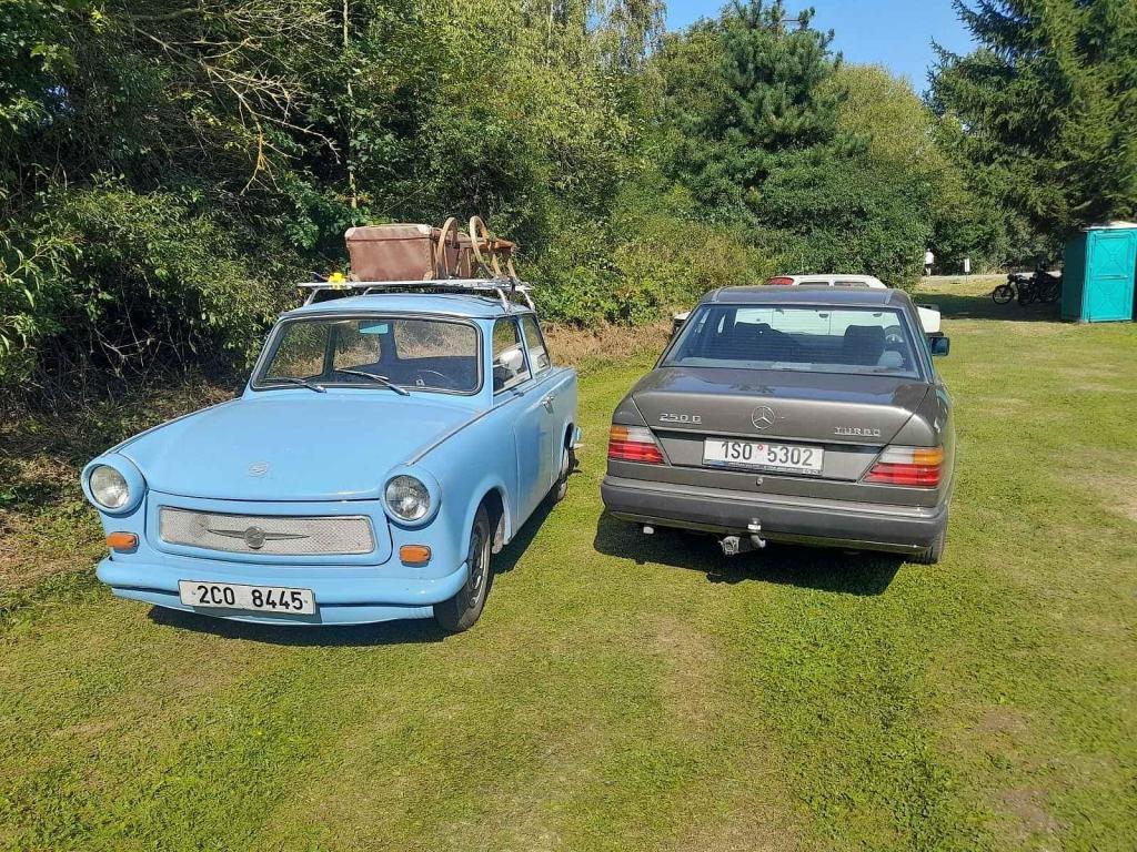 Na trasu třetího ročníku Bílichovské bludičky v sobotu 24. srpna vyrazilo 83 vozidel a strojů.
