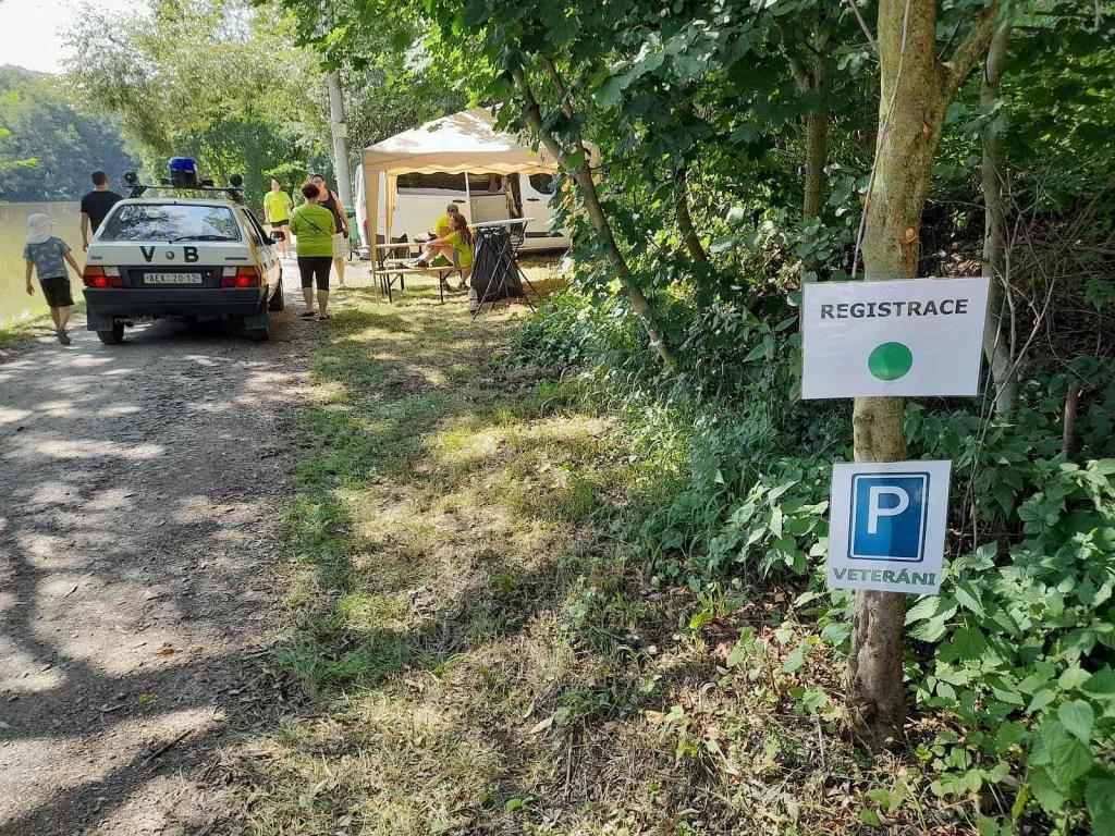 Na trasu třetího ročníku Bílichovské bludičky v sobotu 24. srpna vyrazilo 83 vozidel a strojů.