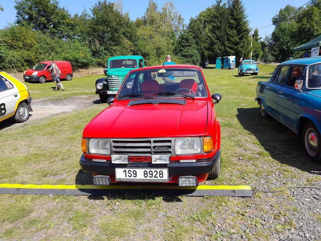 Na trasu třetího ročníku Bílichovské bludičky v sobotu 24. srpna vyrazilo 83 vozidel a strojů.