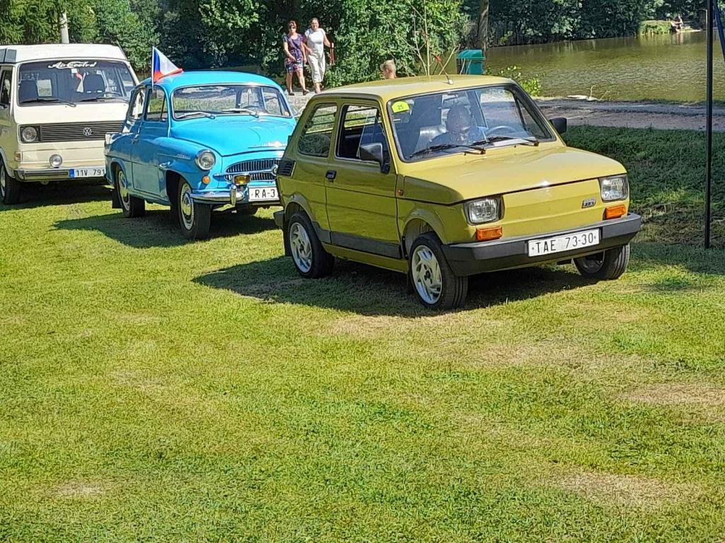 Na trasu třetího ročníku Bílichovské bludičky v sobotu 24. srpna vyrazilo 83 vozidel a strojů.
