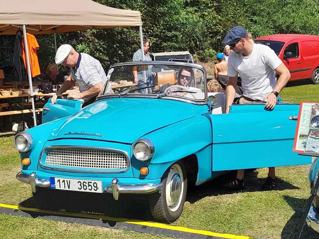 Na trasu třetího ročníku Bílichovské bludičky v sobotu 24. srpna vyrazilo 83 vozidel a strojů.