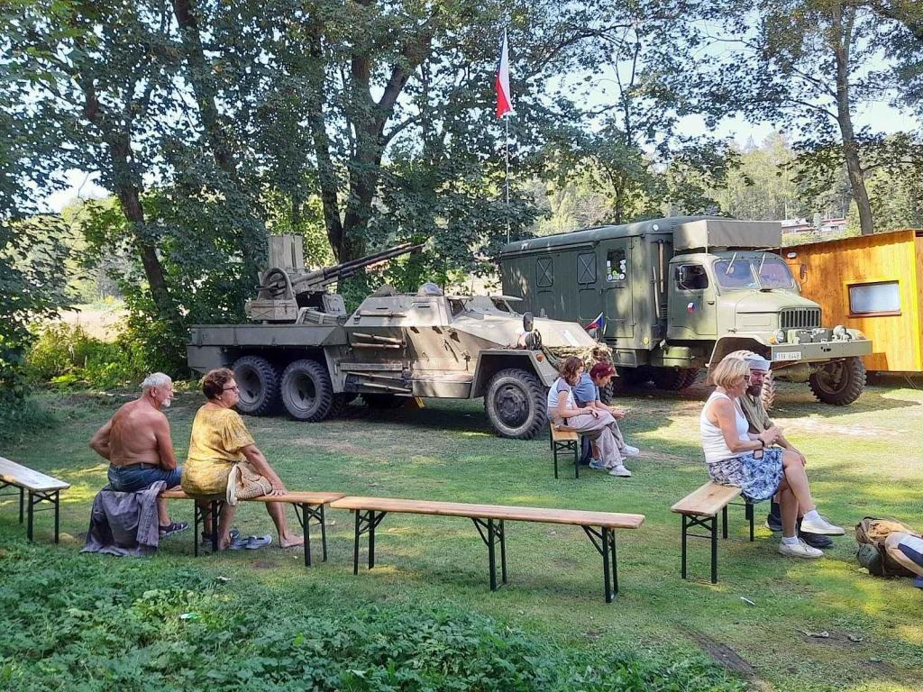 Na trasu třetího ročníku Bílichovské bludičky v sobotu 24. srpna vyrazilo 83 vozidel a strojů.