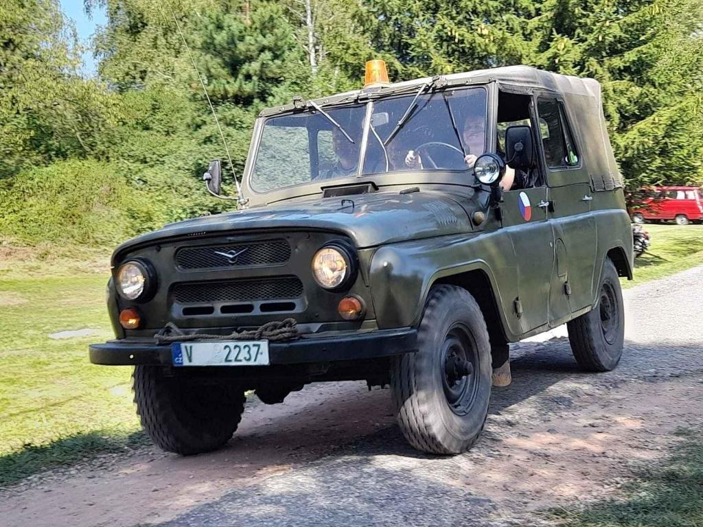 Na trasu třetího ročníku Bílichovské bludičky v sobotu 24. srpna vyrazilo 83 vozidel a strojů.