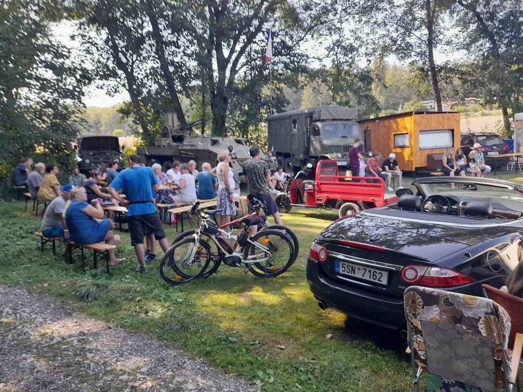 Na trasu třetího ročníku Bílichovské bludičky v sobotu 24. srpna vyrazilo 83 vozidel a strojů.