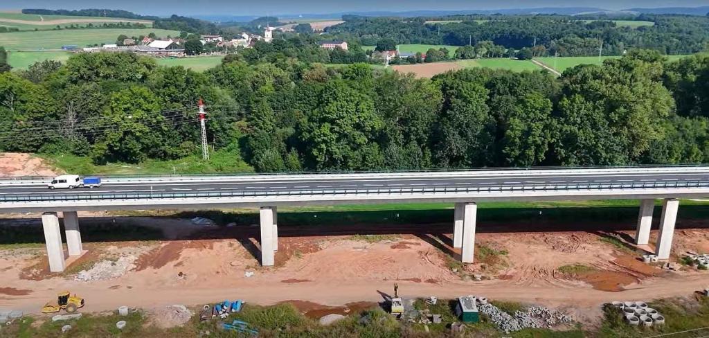 Obchvat Jaroměře z ptačí perspektivy.