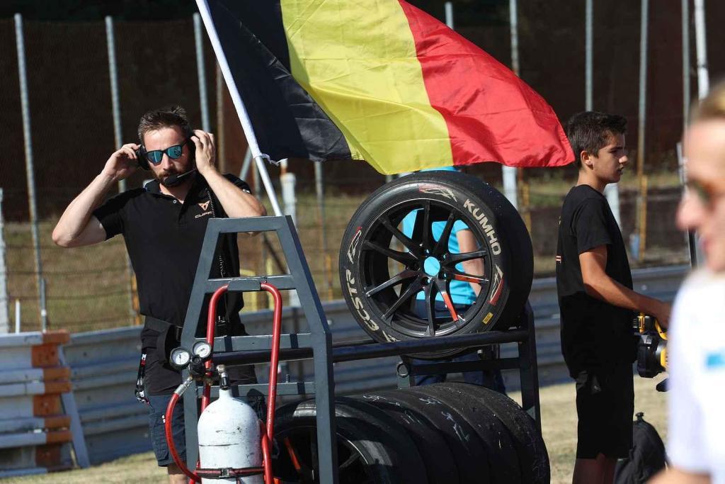 Na Automotodromu Brno se o víkendu konal jeden z vrcholů sezony - Masaryk Racing Days.
