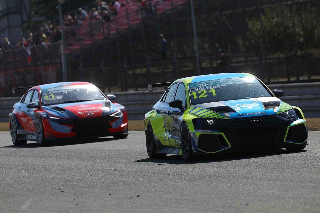 Na Automotodromu Brno se o víkendu konal jeden z vrcholů sezony - Masaryk Racing Days.
