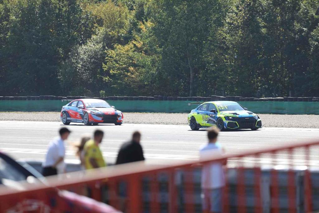 Na Automotodromu Brno se o víkendu konal jeden z vrcholů sezony - Masaryk Racing Days.