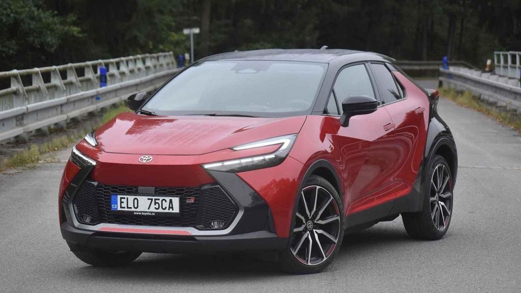 Toyota C-HR ve druhé generaci je opravdu pohledný vůz