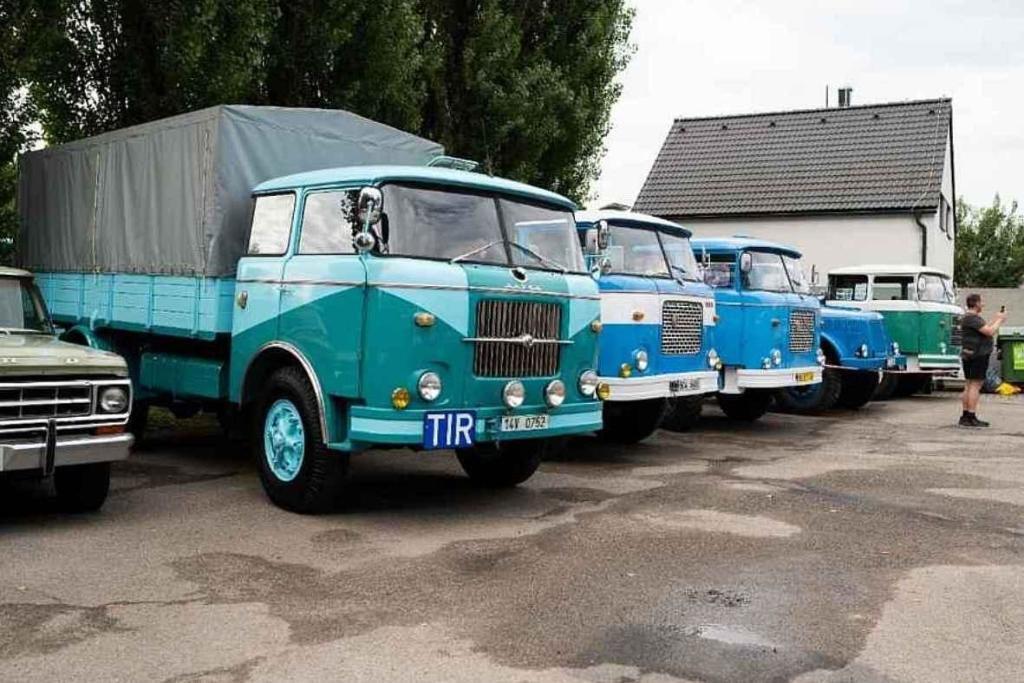 Historie na čtyřech kolech. Telnice hostila přehlídku autobusových legend.