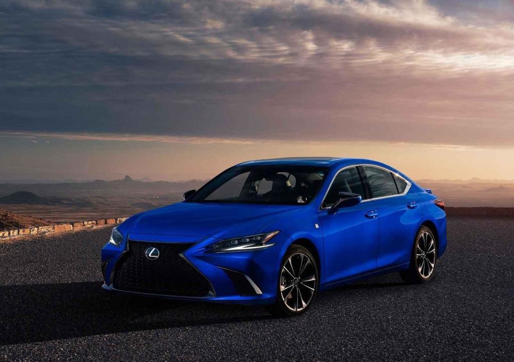 Lexus nabízí své modely firemním zákazníkům s až čtvrtinovou slevou