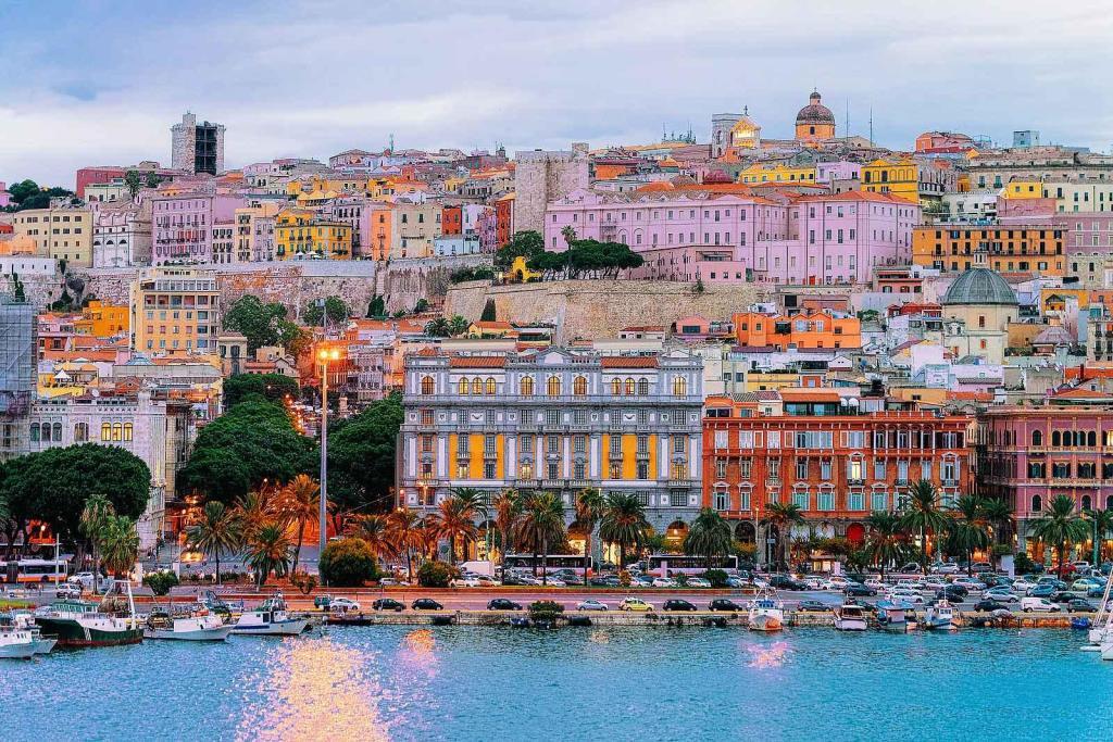 Hodně barevné město Cagliari