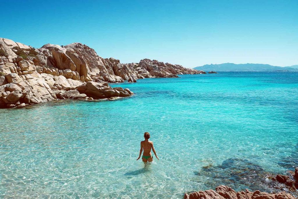 Pláž Cala Coticcio na Sardinii