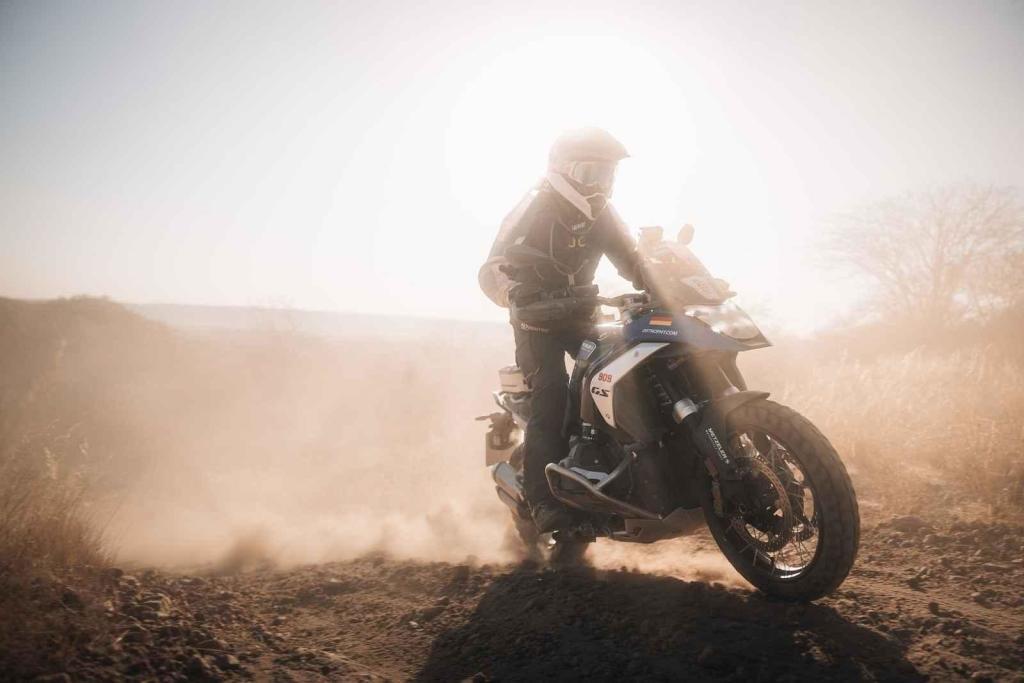 Všichni závodníci sedlali motocykly BMW R 1300 GS.