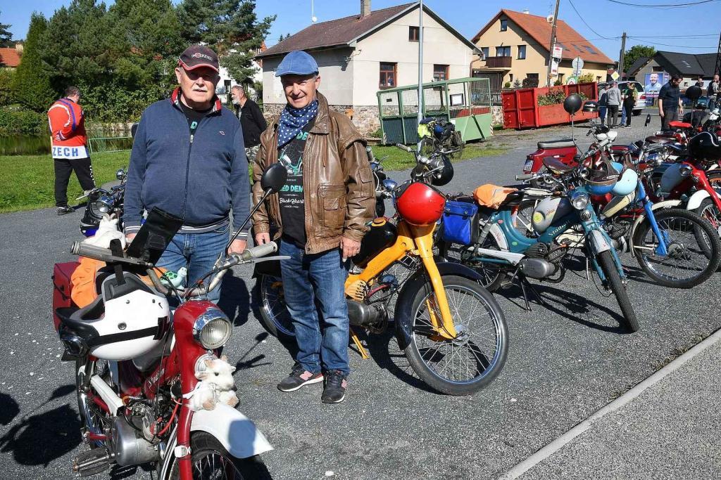 Kublovský sraz mopedů