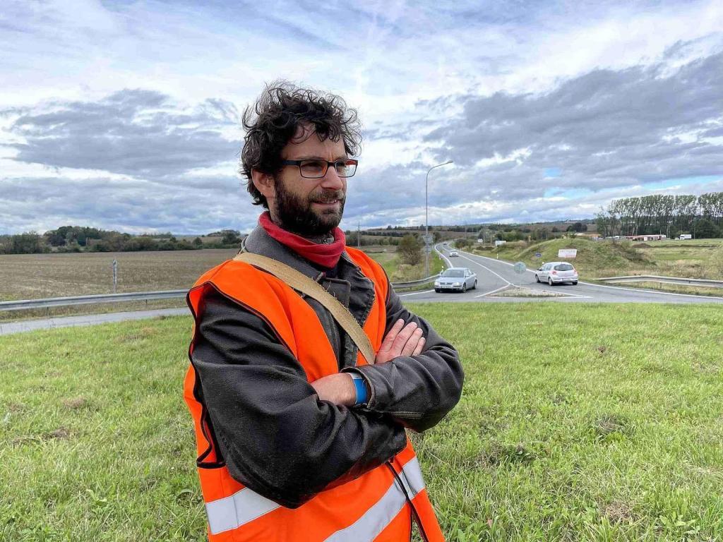 Svatováclavská jízda vedla i Studénkou, kde dělal Miroslav Tovaryš motospojku, 28. 9. 2024.