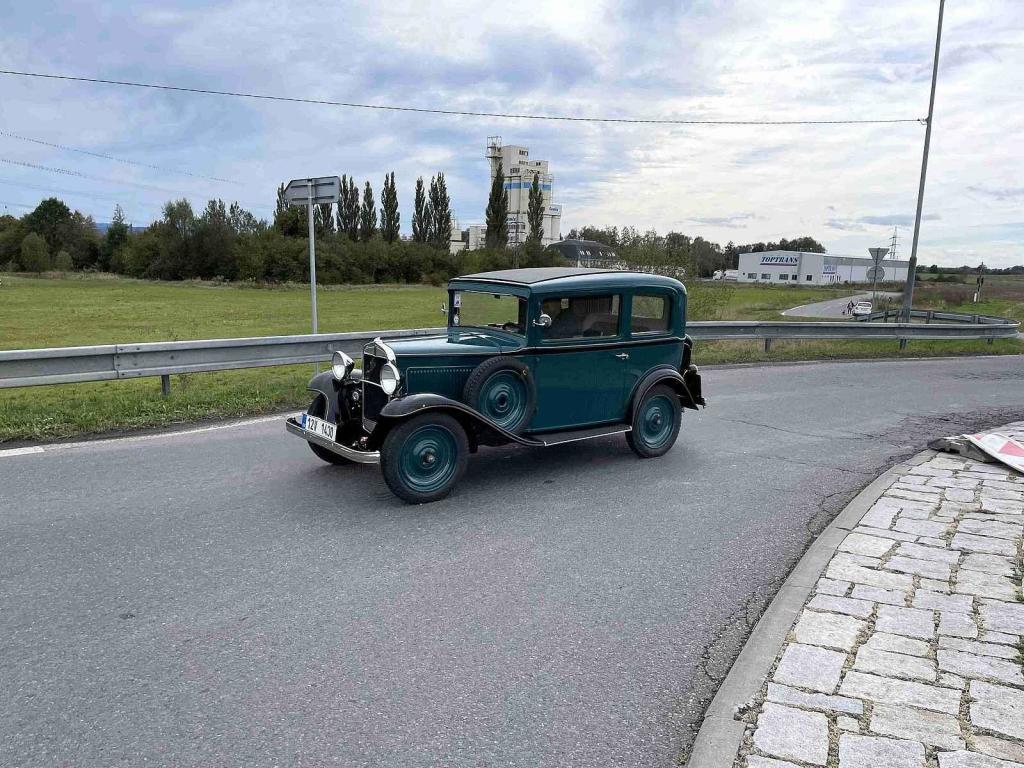 Svatováclavská jízda vedla i Studénkou, kde dělal Miroslav Tovaryš motospojku, 28. 9. 2024.