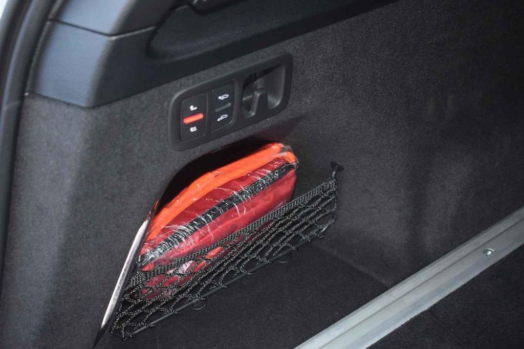 Opěradla vzadu složíte pomocí elektromotorů