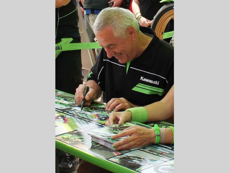 Autogramiáda Toniho Manga na Sachsenringu v roce 2013.