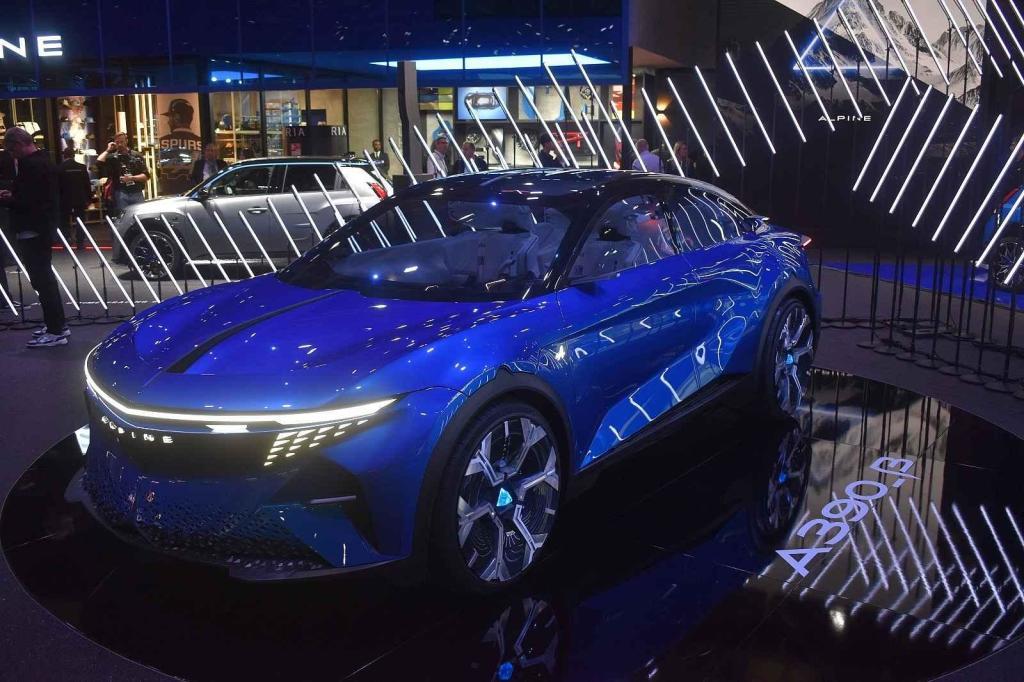Alpine A390.