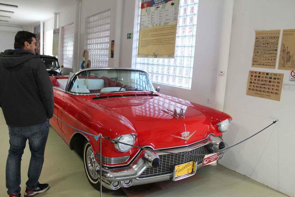 Cadillac Series 62 Coupe Deville 1957.