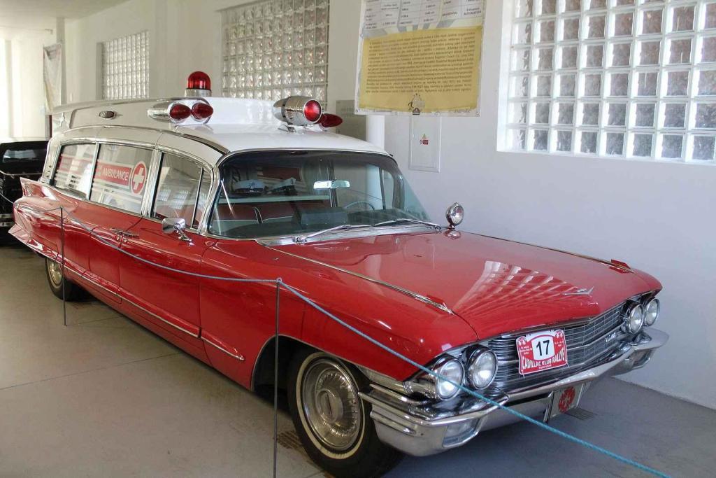 Cadillac Superior Royale Resuer z roku 1962.