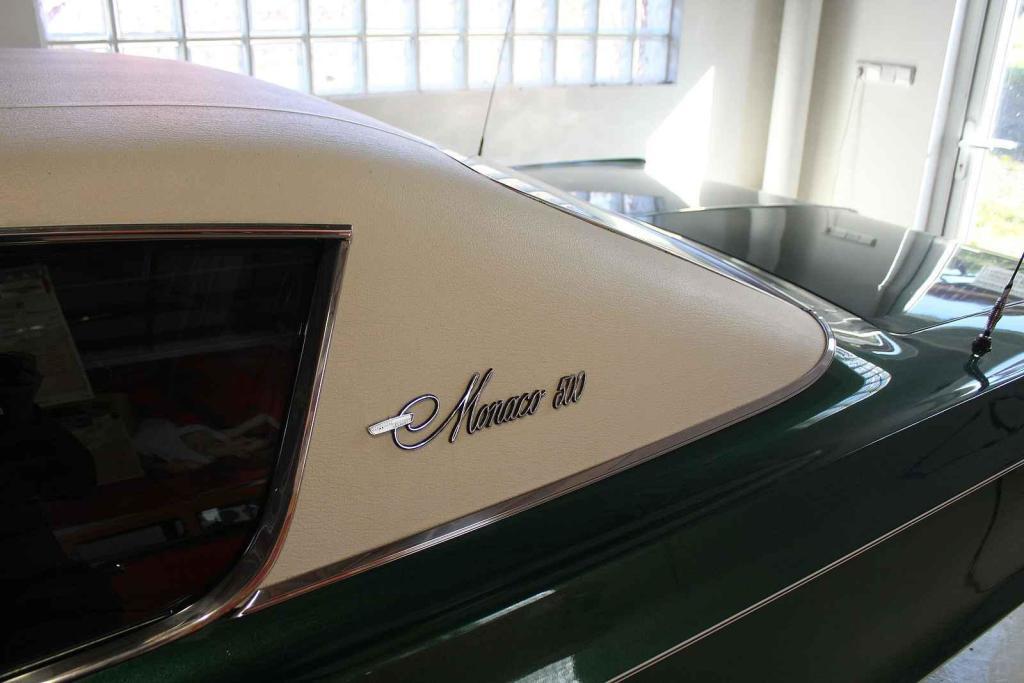 Detail na Dodge Monaco 500.