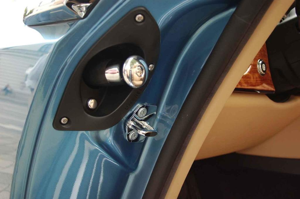 Rolls-Royce New Phantom a jeho schránka na deštník.