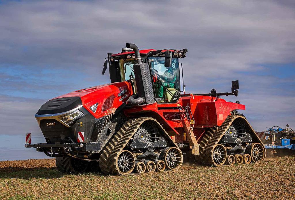 V současnosti je nejsilnějším traktorem světa. jedná se o Quadtrac 715 od výrobce CASE IH.