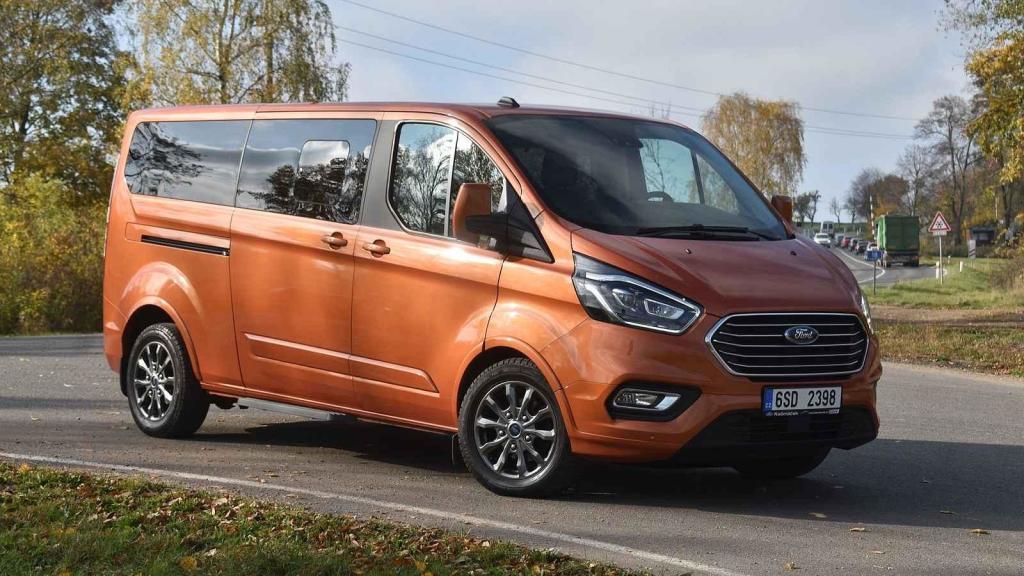 Ford Tourneo Custom je dobře jezdící vůz pro opravdu velké rodiny