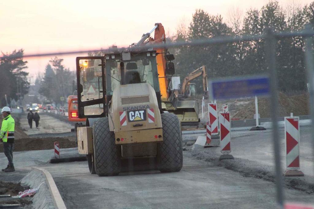 Situace v blízkosti napojení dálnice D55 na silnici I/54 u Bzence, a to první listopadový čtvrtek odpoledne.