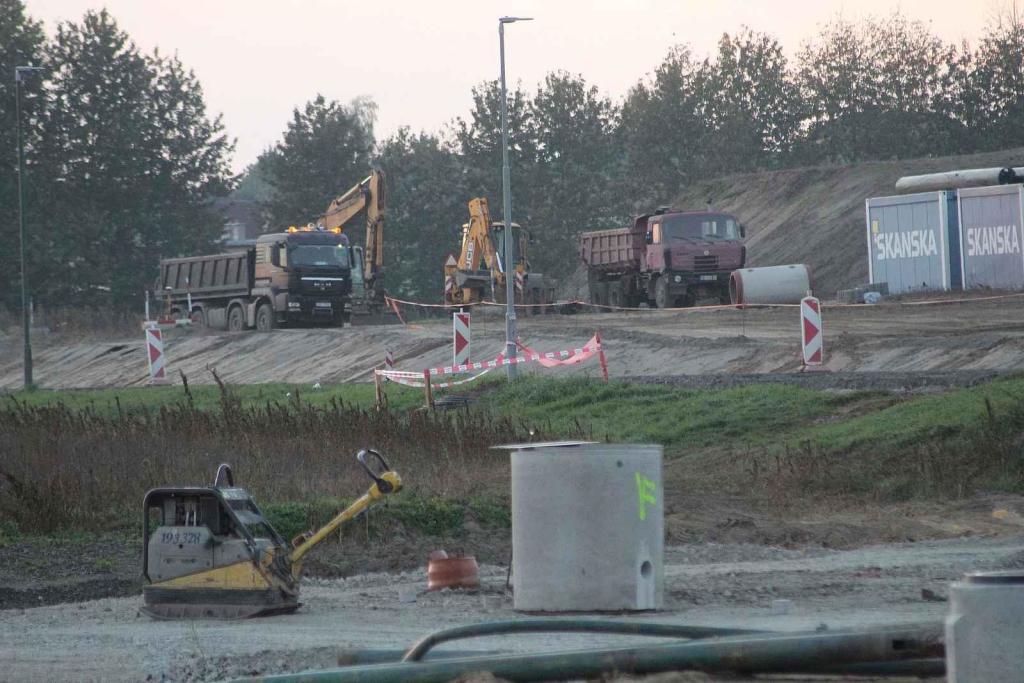 Situace v blízkosti napojení dálnice D55 na silnici I/54 u Bzence, a to první listopadový čtvrtek odpoledne.