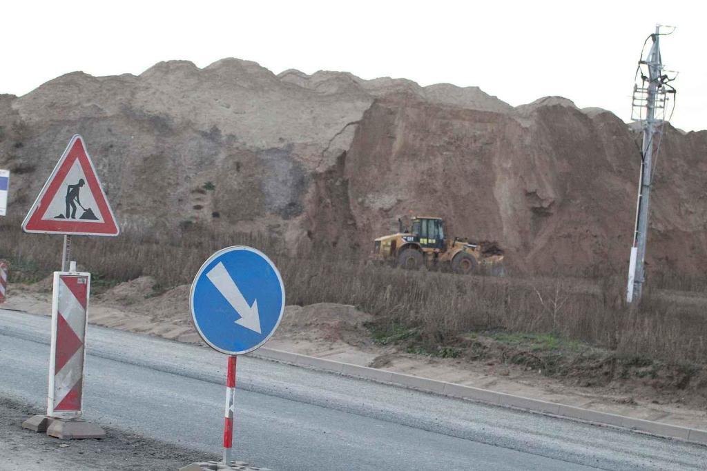 Situace v blízkosti napojení dálnice D55 na silnici I/54 u Bzence, a to první listopadový čtvrtek odpoledne.