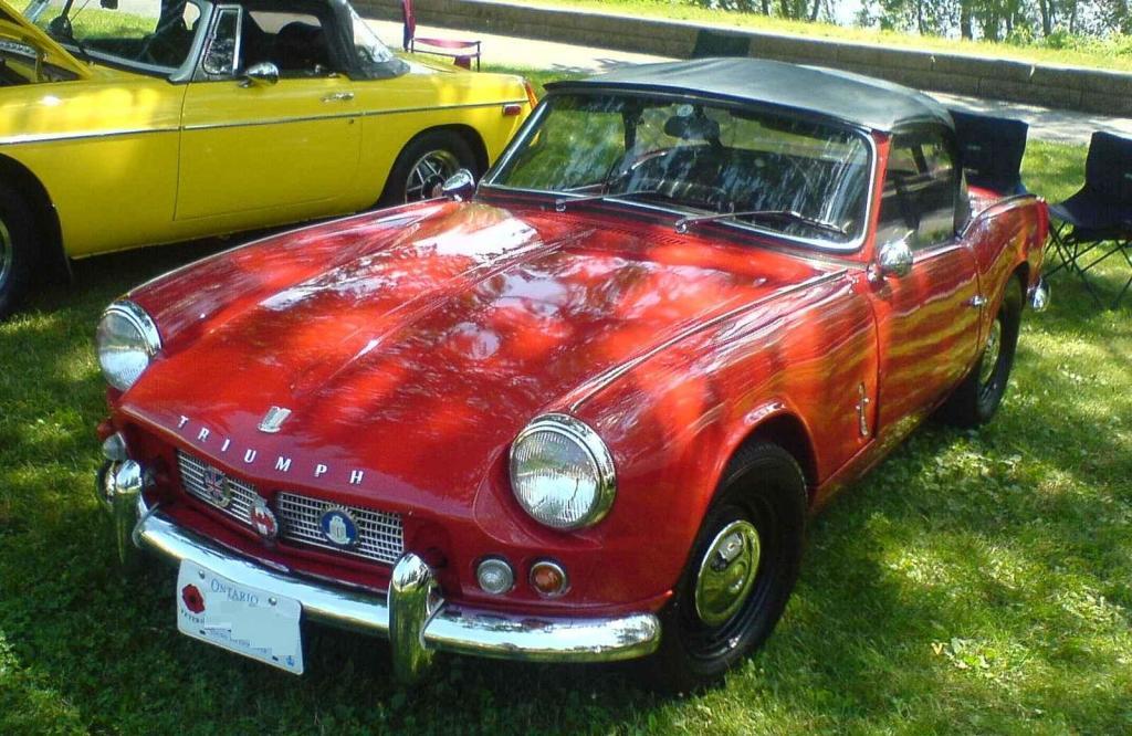Triumph Spitfire na srazu historických vozidel v kanadské Ottawě.