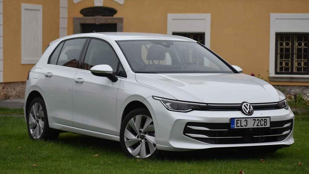 Volkswagen Golf eHybrid je ideální volbou pro ty, kteří po většinu roku jezdí často a na vzdálenosti do sta kilometrů