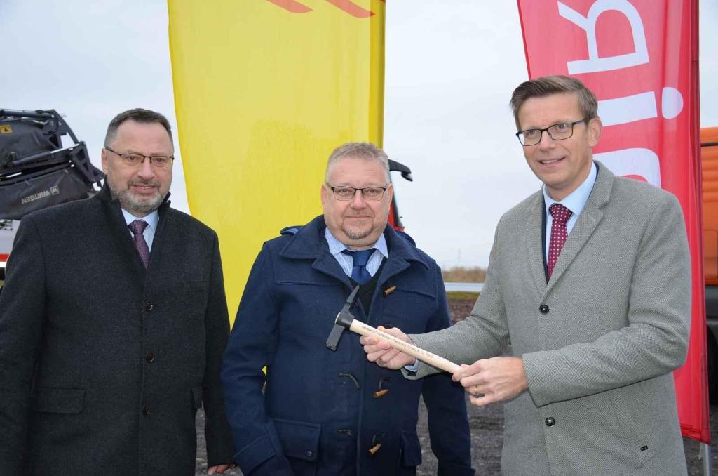Slavnostní zahájení stavby dalšího úseku dálnice D7 se konalo v pátek 6. prosince v Třebízi.