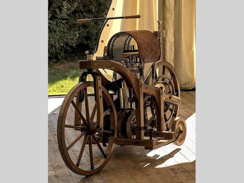 Další z replik Daimleru Reitwagen na výstavě Classic-Gala v roce 2022.