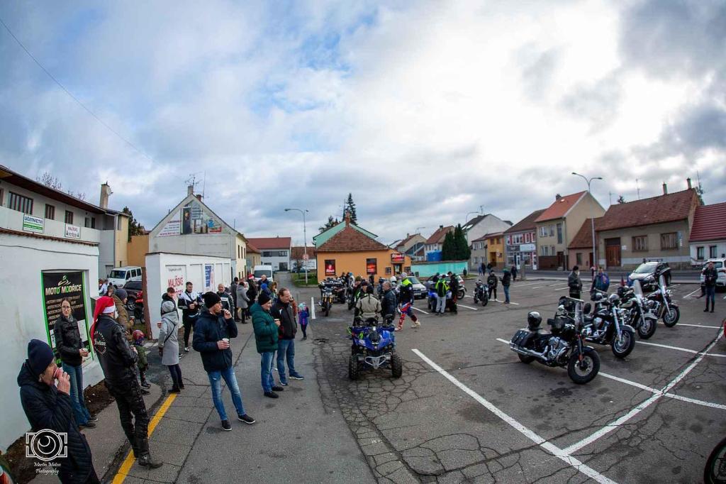 Vánočka 2024. Podívejte se, jak vypadal tradiční sraz motorkářů ve Slavkově.