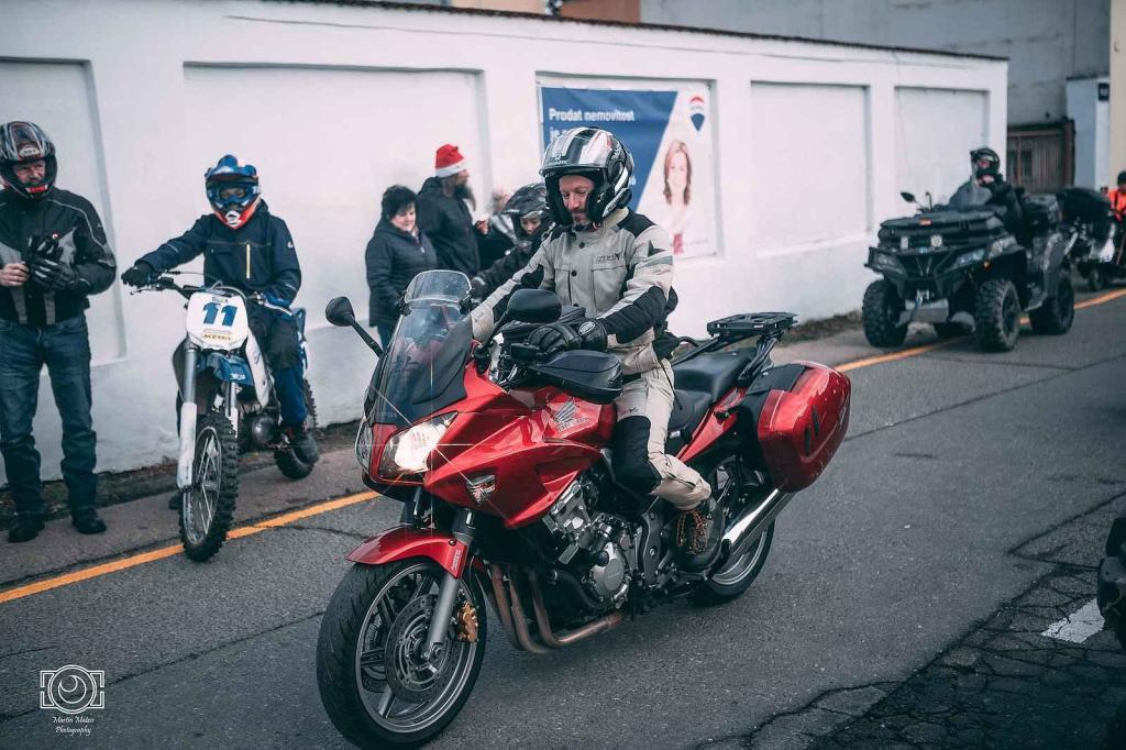 Vánočka 2024. Podívejte se, jak vypadal tradiční sraz motorkářů ve Slavkově.