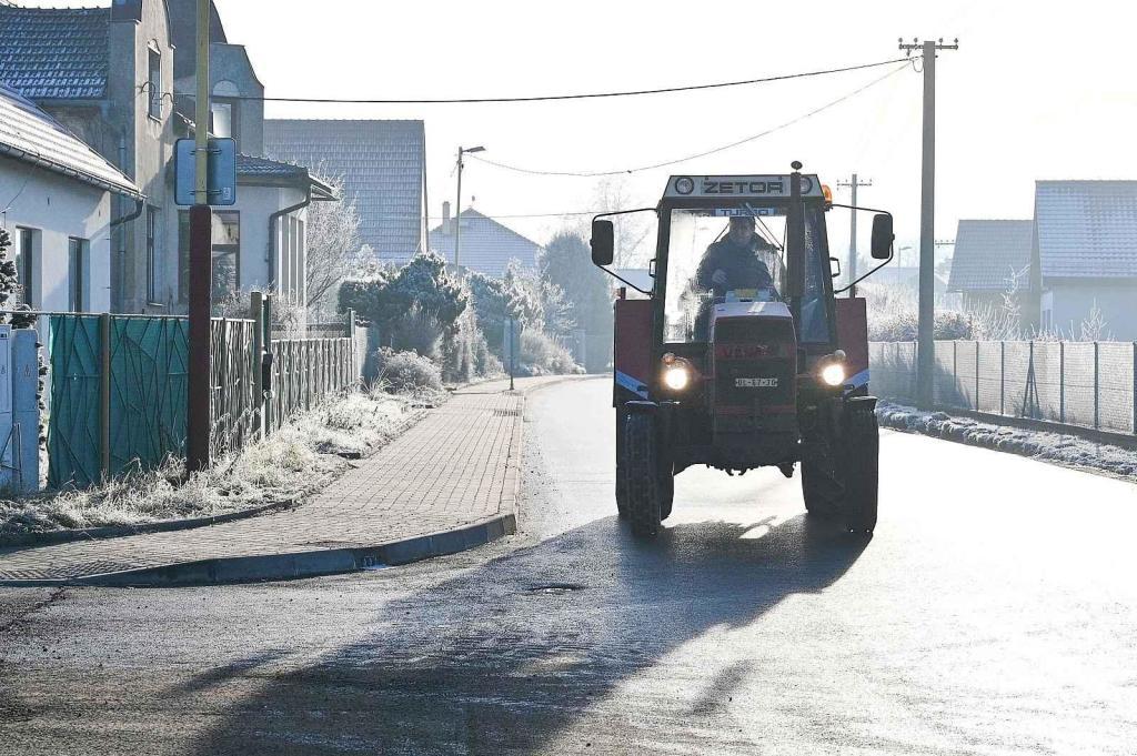 Ze silvestrovské vyjížďky traktorů ve Chmelišti.