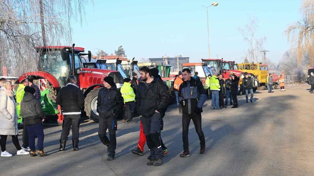 Ze silvestrovské vyjížďky traktorů ve Chmelišti.