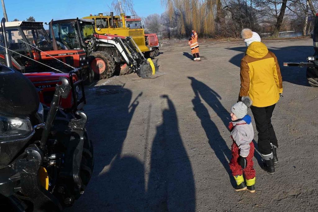 Ze silvestrovské vyjížďky traktorů ve Chmelišti.