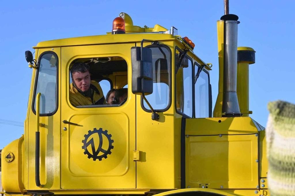 Ze silvestrovské vyjížďky traktorů ve Chmelišti.
