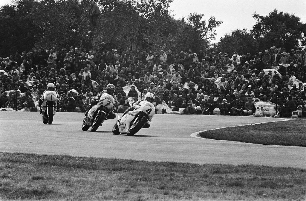 Kenny Roberts, Barry Sheene a Johny Cecotto při holandské TT 500 ccm v Assenu.