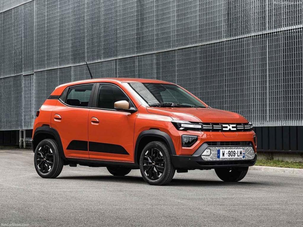 Nejlevnější je ojetá Dacia Spring v elektrické verzi.
