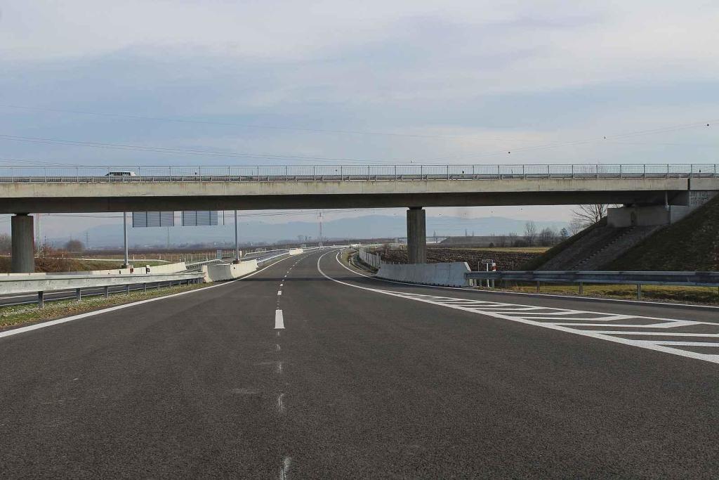 Dokončený úsek dálnice D49 od Hulína po mimoúrovňovou křižovatku u Martinic