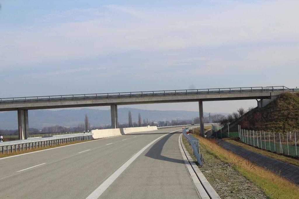 Dokončený úsek dálnice D49 od Hulína po mimoúrovňovou křižovatku u Martinic