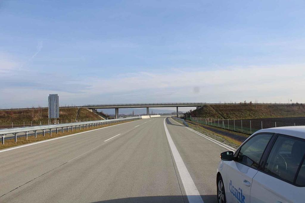 Dokončený úsek dálnice D49 od Hulína po mimoúrovňovou křižovatku u Martinic