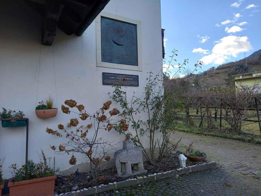 Zde žil ve vyhnanství v Brixenu Karel Havlíček Borovský.