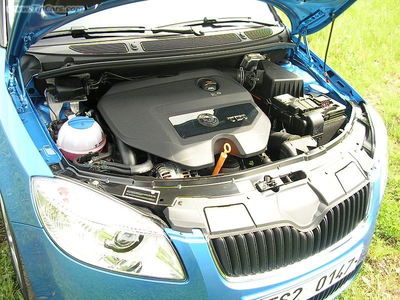 Motor 1,9 TDI PD se 105 k je celkem hlučný, silnější ale v Roomsteru neseženete.
